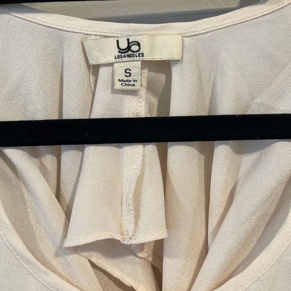 Cream Sleeveless Blouse - Picture 2 of 3